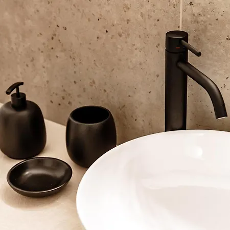 Linaio - The House Of Travelers 3*