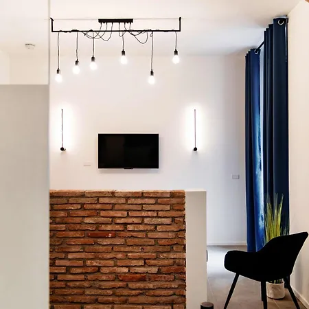 Linaio - The House Of Travelers 招待所 3*