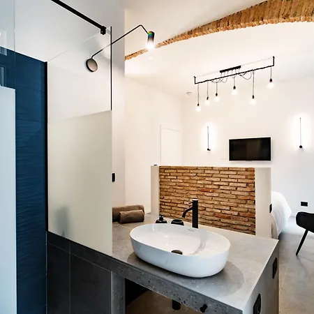 Casa de hóspedes Linaio - The House Of Travelers