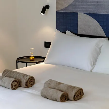 Linaio - The House Of Travelers Como