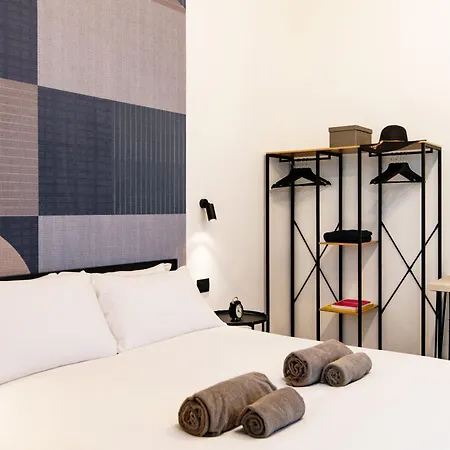 Linaio - The House Of Travelers