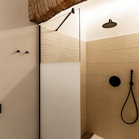 Linaio - The House Of Travelers 3*