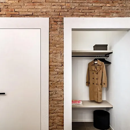 Linaio - The House Of Travelers Konukevi Como