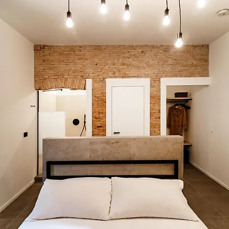 Linaio - The House Of Travelers 3* Como