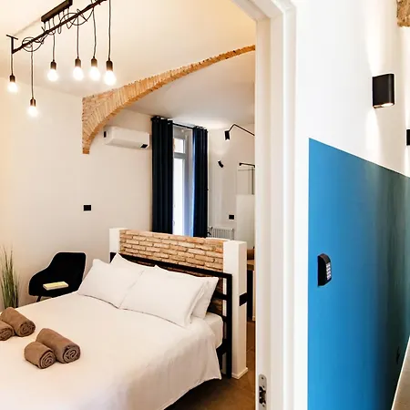 Linaio - The House Of Travelers Konukevi