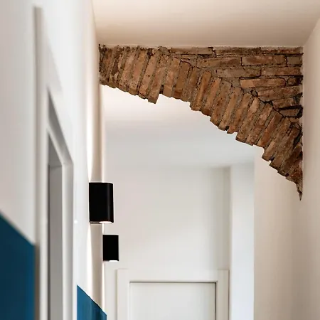 Linaio - The House Of Travelers Konukevi Como